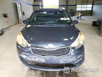Piąte zdjęcie samochodu w środku: 2014 KIA FORTE LX VIN:KNAFK4A65E5048289 - miniatura