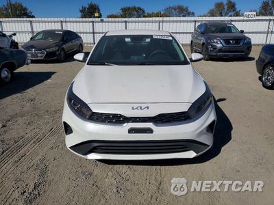 Piąte zdjęcie samochodu w środku: 2023 KIA FORTE LXS VIN:3KPF24AD2PE630293 - miniatura