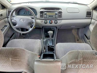 Zdjęcie 8 z 13 samochodu: 2004 TOYOTA CAMRY LE VIN:JTDBE32K540262774 - miniatura