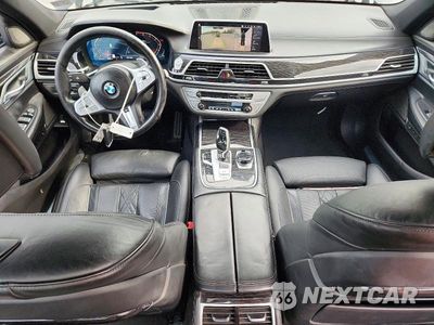 Zdjęcie 8 z 12 samochodu: 2021 BMW 750 XI VIN:WBA7U2C01MCG05322 - miniatura