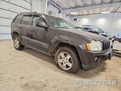 Czwarte zdjęcie samochodu z boku: 2005 JEEP GRAND CHEROKEE LAREDO VIN:1J4HR48N35C602021 - miniatura