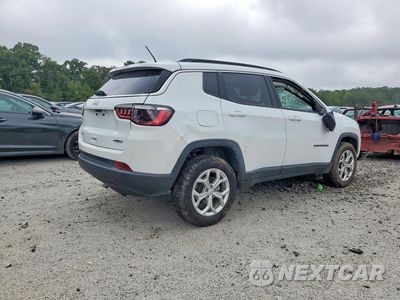 Trzecie zdjęcie samochodu z tyłu: 2024 JEEP COMPASS LATITUDE VIN:3C4NJDBN8RT109812 - miniatura