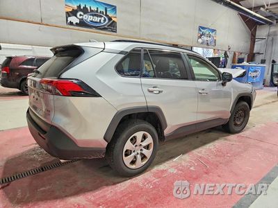 Trzecie zdjęcie samochodu z tyłu: 2019 TOYOTA RAV4 LE VIN:JTMF1RFV1KJ021029 - miniatura