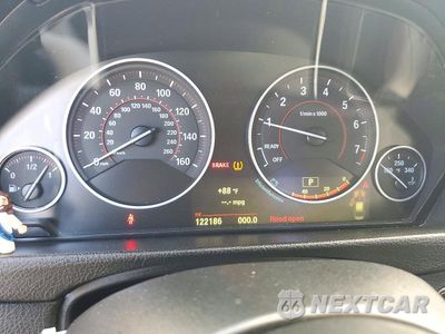 Zdjęcie 9 z 12 samochodu: 2015 BMW 335 I VIN:WBA3A9G53FNT09907 - miniatura