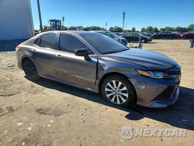 Czwarte zdjęcie samochodu z boku: 2018 TOYOTA CAMRY LE VIN:4T1B11HK7JU063569 - miniatura