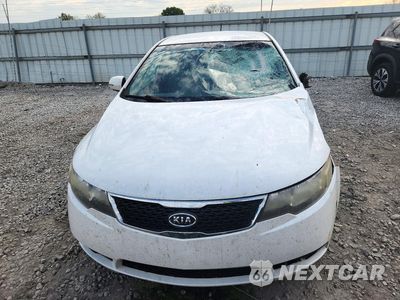 Piąte zdjęcie samochodu w środku: 2011 KIA FORTE EX VIN:KNAFU4A21B5397498 - miniatura