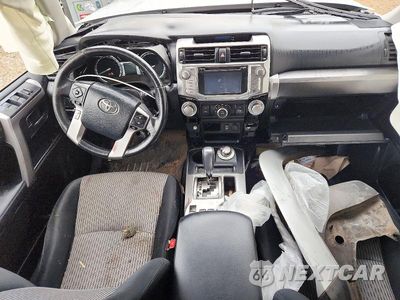 Zdjęcie 8 z 13 samochodu: 2014 TOYOTA 4RUNNER SR5 VIN:JTEBU5JR4E5181598 - miniatura