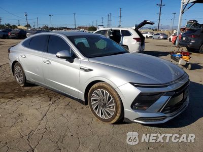 Czwarte zdjęcie samochodu z boku: 2025 HYUNDAI SONATA HYBRID SEL VIN:KMHL34JJ1SA117453 - miniatura