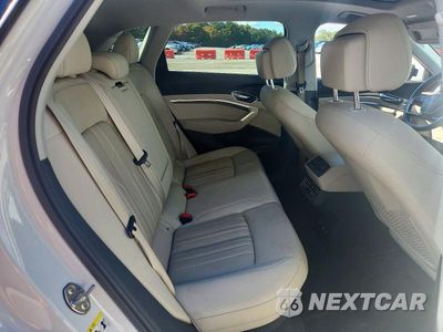 Zdjęcie 10 z 12 samochodu: 2019 AUDI E-TRON PREMIUM PLUS VIN:WA1LAAGEXKB022879 - miniatura