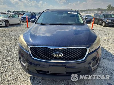 Piąte zdjęcie samochodu w środku: 2016 KIA SORENTO LX V6 VIN:5XYPG4A52GG027832 - miniatura