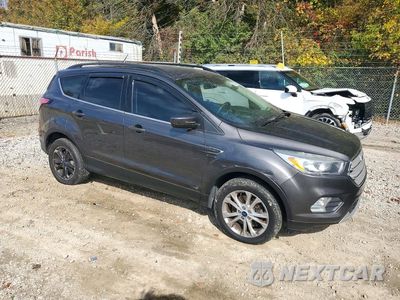 Czwarte zdjęcie samochodu z boku: 2018 FORD ESCAPE SE VIN:1FMCU9GD0JUB81024 - miniatura