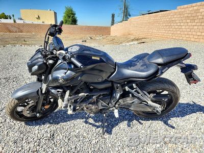 Trzecie zdjęcie samochodu z tyłu: 2022 YAMAHA MT07 C VIN:JYARM32Y9NA000804 - miniatura