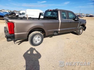 Trzecie zdjęcie samochodu z tyłu: 2023 FORD F350 SUPER DUTY VIN:1FT8X3AA6PED85083 - miniatura
