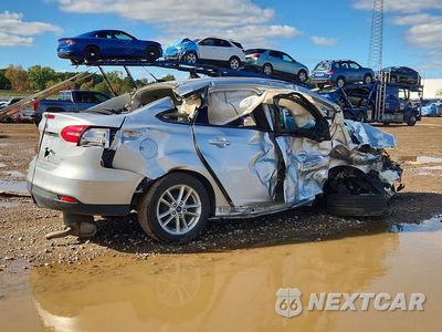 Trzecie zdjęcie samochodu z tyłu: 2017 FORD FOCUS SE VIN:1FADP3F24HL315584 - miniatura