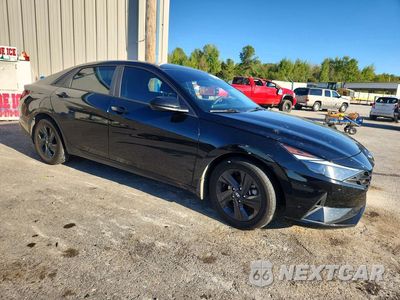 Czwarte zdjęcie samochodu z boku: 2022 HYUNDAI ELANTRA SEL VIN:KMHLM4AG4NU339912 - miniatura