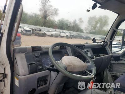 Zdjęcie 8 z 12 samochodu: 2007 STERLING TRUCK MITSUBISHI CHASSIS COE 40 VIN:JLSBBD1S77K016505 - miniatura