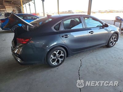 Trzecie zdjęcie samochodu z tyłu: 2019 KIA FORTE LXS VIN:3KPF24AD8KE052953 - miniatura