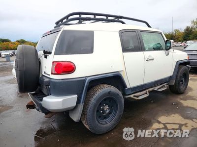 Trzecie zdjęcie samochodu z tyłu: 2010 TOYOTA FJ CRUISER BASE VIN:JTEBU4BF7AK070215 - miniatura