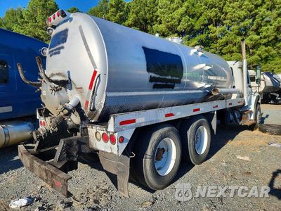 Czwarte zdjęcie samochodu z boku: 2016 FREIGHTLINER BUSINESS CLASS M2 TANK TRUCK VIN:1FVHCYCYXGHHK2878 - miniatura