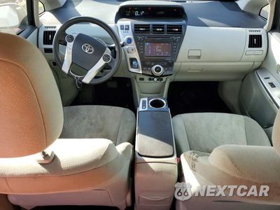 Zdjęcie 8 z 13 samochodu: 2014 TOYOTA PRIUS V THREE VIN:JTDZN3EUXE3325587 - miniatura