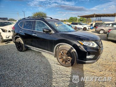 Czwarte zdjęcie samochodu z boku: 2018 NISSAN ROGUE SV VIN:5N1AT2MT8JC832693 - miniatura