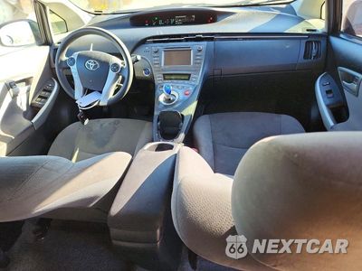 Zdjęcie 8 z 13 samochodu: 2013 TOYOTA PRIUS THREE VIN:JTDKN3DU7D5686538 - miniatura