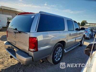 Trzecie zdjęcie samochodu z tyłu: 2005 CADILLAC ESCALADE ESV VIN:3GYFK66N95G143570 - miniatura
