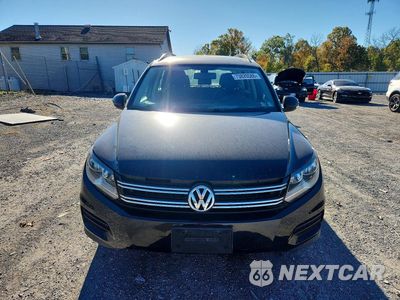 Piąte zdjęcie samochodu w środku: 2016 VOLKSWAGEN TIGUAN S VIN:WVGAV7AX5GW519851 - miniatura