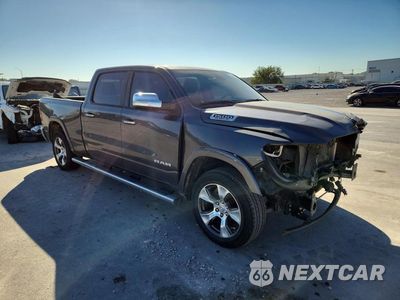 Czwarte zdjęcie samochodu z boku: 2020 RAM 1500 LARAMIE VIN:1C6RRERT6LN134064 - miniatura