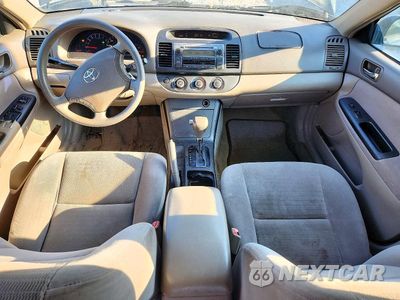 Zdjęcie 8 z 12 samochodu: 2005 TOYOTA CAMRY LE VIN:4T1BE30K65U431287 - miniatura