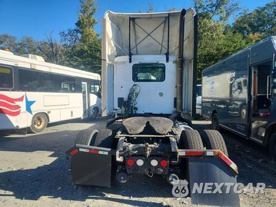 Zdjęcie 6 z 13 samochodu: 2016 KENWORTH T680 SEMI TRUCK VIN:1XKYA48X7GJ496304 - miniatura