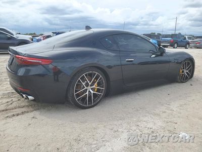 Trzecie zdjęcie samochodu z tyłu: 2024 MASERATI GRANTURISMO MODENA VIN:ZAMBMVBB7RX436739 - miniatura