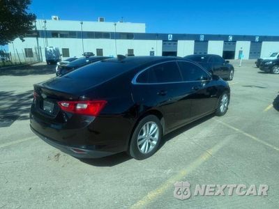 Czwarte zdjęcie samochodu z boku: 2018 CHEVROLET MALIBU LT VIN:1G1ZD5ST2JF152594 - miniatura