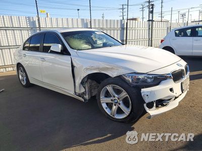 Czwarte zdjęcie samochodu z boku: 2014 BMW 320 I VIN:WBA3B1C53EPV79940 - miniatura