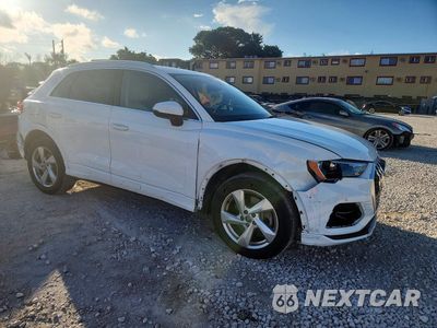 Czwarte zdjęcie samochodu z boku: 2020 AUDI Q3 PREMIUM VIN:WA1AECF34L1116836 - miniatura