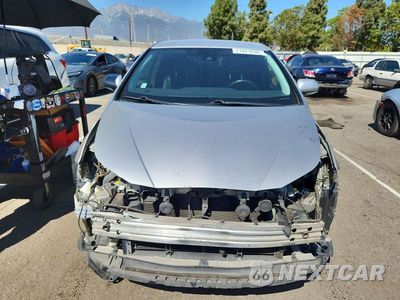 Piąte zdjęcie samochodu w środku: 2018 TOYOTA PRIUS THREE TOURING VIN:JTDKARFU9J3553654 - miniatura