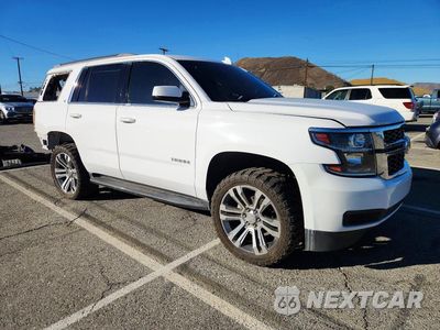 Czwarte zdjęcie samochodu z boku: 2019 CHEVROLET TAHOE K1500 LT VIN:1GNSKBKC5KR142565 - miniatura