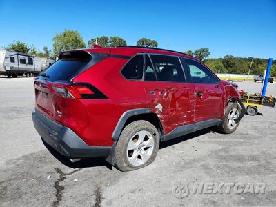 Trzecie zdjęcie samochodu z tyłu: 2021 TOYOTA RAV4 XLE VIN:2T3P1RFV0MW236331 - miniatura