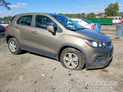 Czwarte zdjęcie samochodu z boku: 2021 CHEVROLET TRAX LS VIN:KL7CJKSB1MB303591 - miniatura