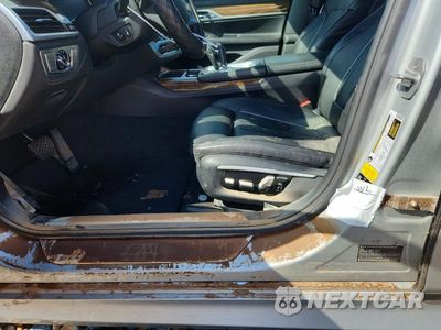 Zdjęcie 12 z 13 samochodu: 2016 BMW 750 XI VIN:WBA7F2C52GG420874 - miniatura