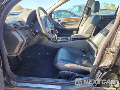 Zdjęcie 7 z 13 samochodu: 2004 MERCEDES-BENZ C 240 4MATIC VIN:WDBRF81J64F443332 - miniatura