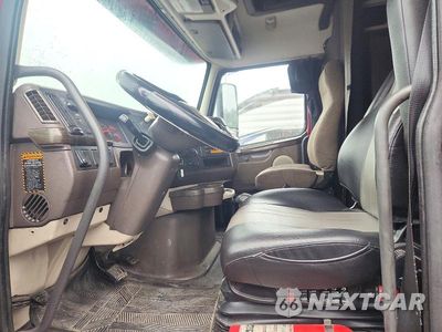 Zdjęcie 7 z 14 samochodu: 2013 VOLVO VN VNL VIN:4V4NC9EH2DN569445 - miniatura