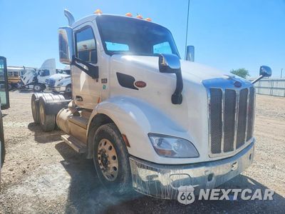 Czwarte zdjęcie samochodu z boku: 2019 PETERBILT 579 SEMI TRUCK VIN:1XPBDP9X4KD261356 - miniatura