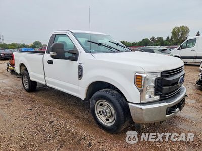 Czwarte zdjęcie samochodu z boku: 2019 FORD F250 SUPER DUTY VIN:1FTBF2A67KED56215 - miniatura