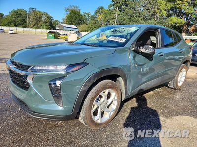2025 CHEVROLET TRAX LS KL77LFEP9SC238099 - główne zdjęcie licytacji z USA - miniatura