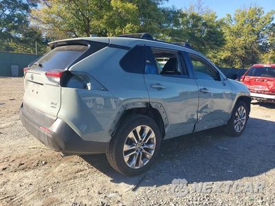Trzecie zdjęcie samochodu z tyłu: 2021 TOYOTA RAV4 XLE PREMIUM VIN:JTMA1RFV0MD073327 - miniatura