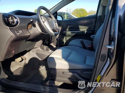 Zdjęcie 7 z 12 samochodu: 2015 TOYOTA PRIUS C FOUR VIN:JTDKDTB35F1100281 - miniatura