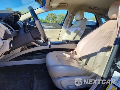 Zdjęcie 7 z 12 samochodu: 2017 LINCOLN MKZ HYBRID PREMIERE VIN:3LN6L5KU8HR663046 - miniatura