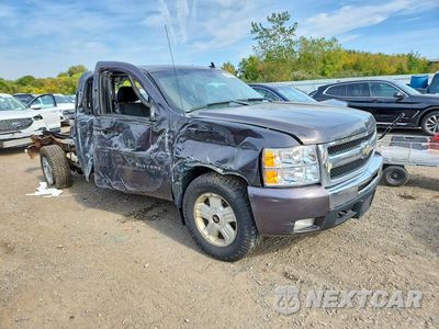 Czwarte zdjęcie samochodu z boku: 2011 CHEVROLET SILVERADO K1500 LT VIN:1GCRKSE34BZ233300 - miniatura