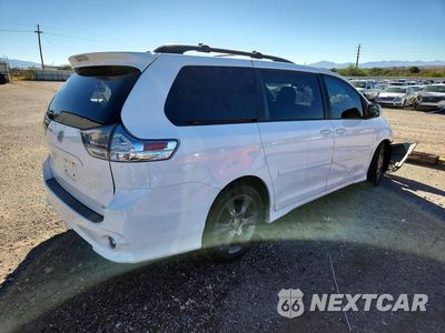 Trzecie zdjęcie samochodu z tyłu: 2016 TOYOTA SIENNA SE VIN:5TDXK3DC5GS716432 - miniatura